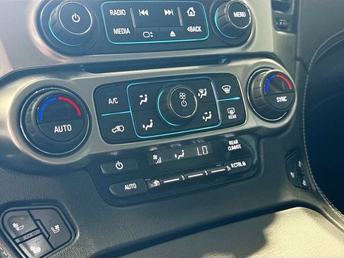 Used 2019 Chevrolet Suburban Premier AWD/4WD image 16