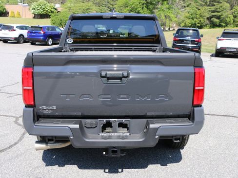 Used 2026 Toyota Tacoma SR5 AWD/4WD image 4