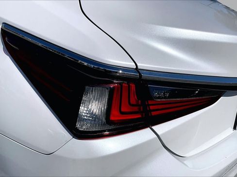 Certified 2024 Lexus ES 350 w/ Premium Package FWD image 27