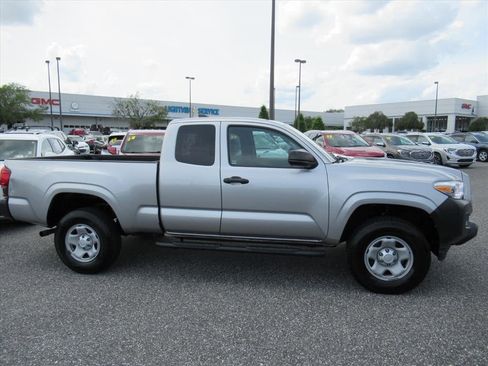 Used 2019 Toyota Tacoma SR RWD image 2