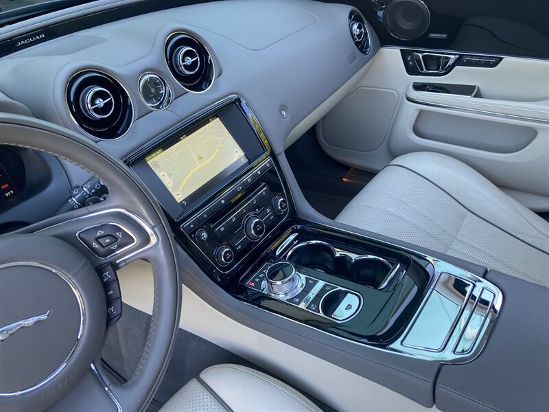 Used 2017 Jaguar XJ R-Sport RWD image 26