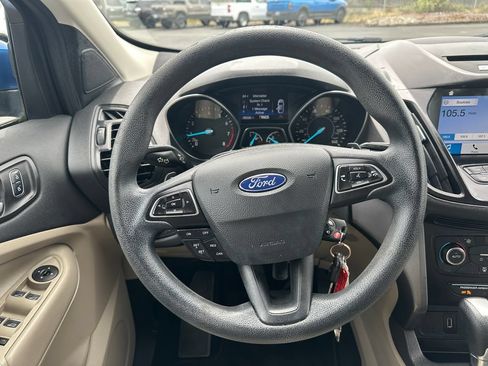 Used 2017 Ford Escape SE w/ Equipment Group 201A AWD/4WD image 19