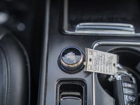 Used 2020 Lincoln Corsair AWD w/ Premium Package image 24