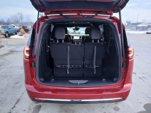 New 2026 Chrysler Pacifica Select FWD image 18