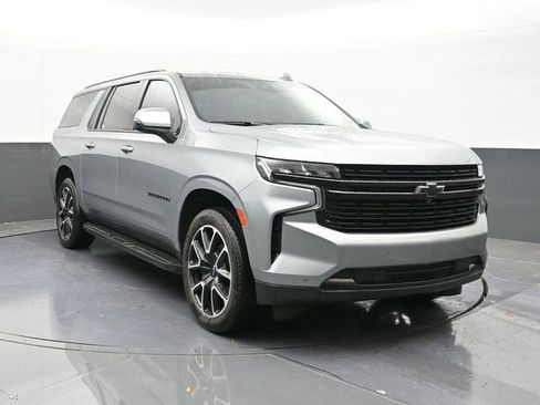 Used 2023 Chevrolet Suburban RST w/ Sport Performance Package image 23