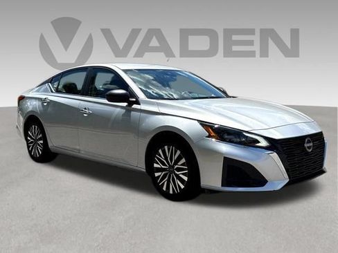 Certified 2025 Nissan Altima 2.5 SV FWD image 29