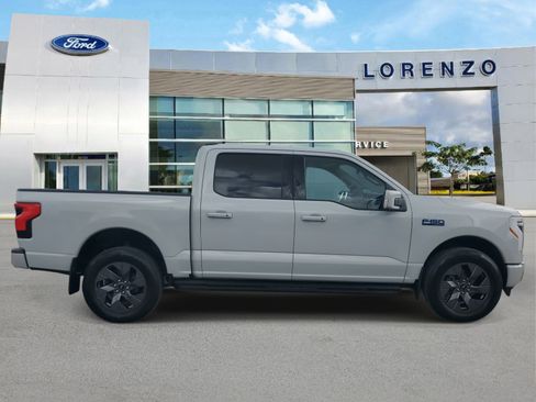 Used 2024 Ford F150 Lightning Lariat image 4