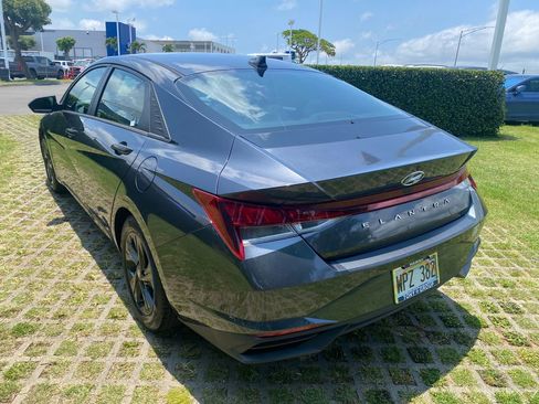 Used 2022 Hyundai Elantra SEL w/ Convenience Package FWD image 5