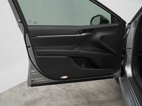 Used 2019 Toyota Camry SE image 24