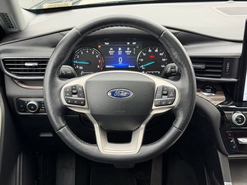 Certified 2022 Ford Explorer Limited w/ Limited Technology Package image 29