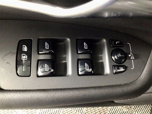 Used 2024 Volvo XC90 B6 Plus image 19