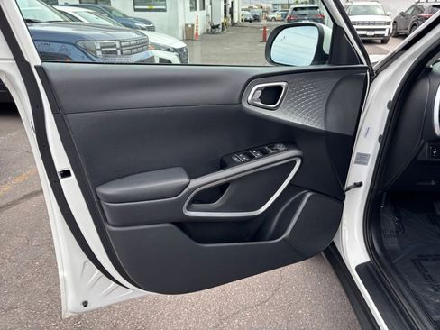 Used 2025 Kia Soul LX w/ LX Technology Package image 18