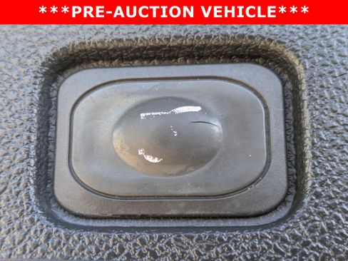 Used 2017 Ford Explorer XLT w/ Equipment Group 202A FWD image 15