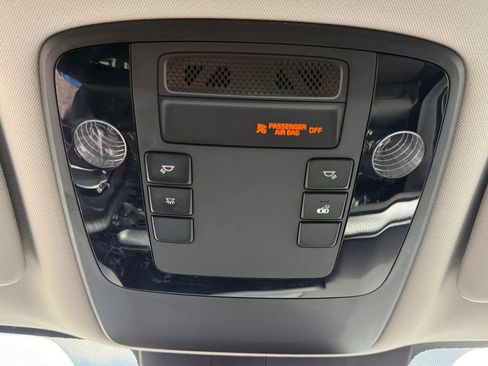 Used 2024 Kia Carnival LX FWD image 18