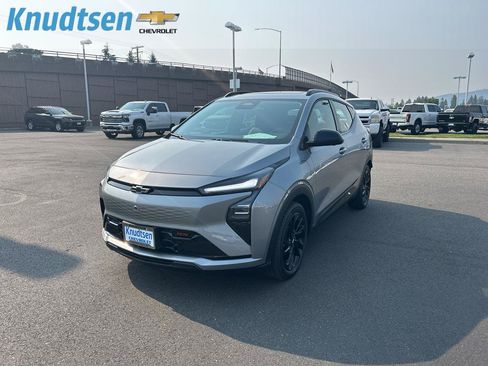 Used 2027 Chevrolet Bolt RS w/ Technology Package FWD image 3