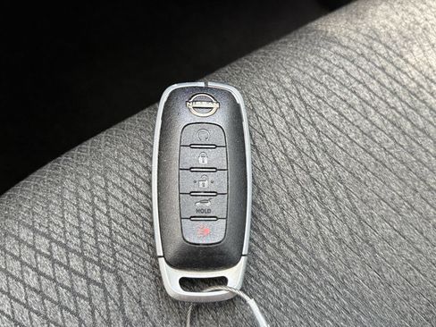 Used 2025 Nissan Rogue SV FWD image 21