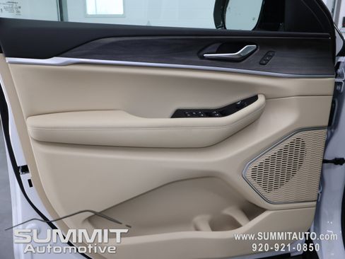 New 2026 Jeep Grand Cherokee Limited w/ Limited Altitude Package AWD/4WD image 43