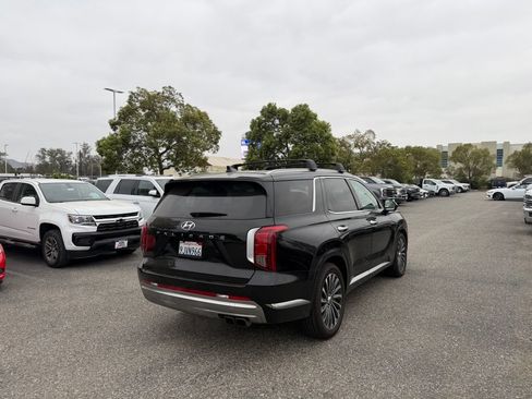 Used 2024 Hyundai Palisade Calligraphy FWD image 3
