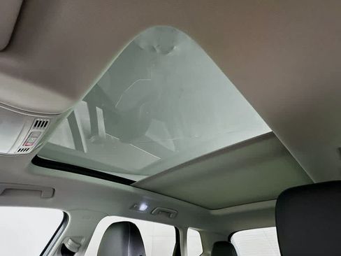 Used 2024 Volkswagen Taos SE w/ Panoramic Sunroof Package AWD/4WD image 30