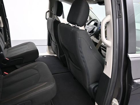 Used 2018 Chrysler Pacifica Touring Plus image 16