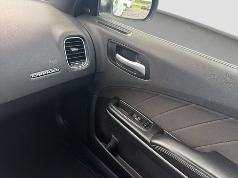 Used 2019 Dodge Charger SXT w/ Cold Weather Package AWD/4WD image 17