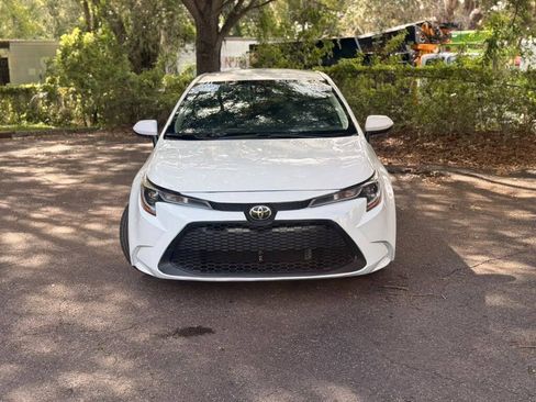 Used 2022 Toyota Corolla LE FWD image 2