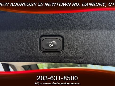 Used 2018 Ford Explorer XLT w/ Equipment Group 202A AWD/4WD image 27