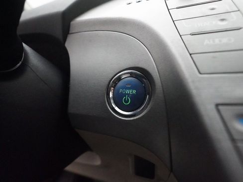 Used 2015 Toyota Prius Two image 31