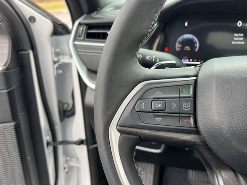 Used 2024 Jeep Grand Cherokee Limited w/ Luxury Tech Group II image 34