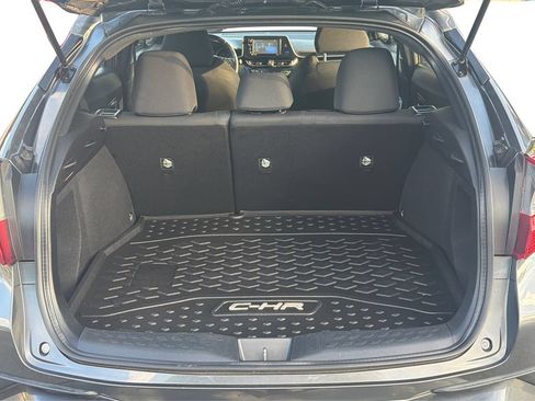Used 2018 Toyota C-HR XLE FWD image 11