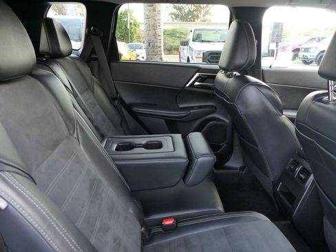Used 2024 Mitsubishi Outlander SE AWD/4WD image 24