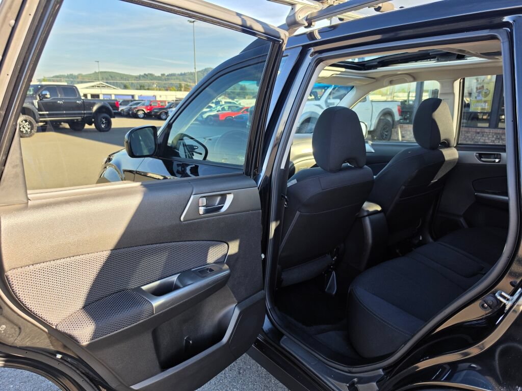 Used 2013 Subaru Forester 2.5X Premium w/ All-Weather Plus Pkg AWD/4WD image 12