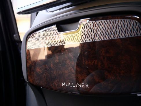 Used 2025 Bentley Bentayga Extended Wheelbase image 28