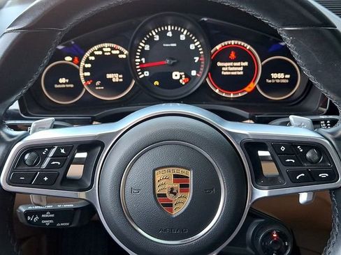 Certified 2023 Porsche Cayenne Platinum Edition image 25