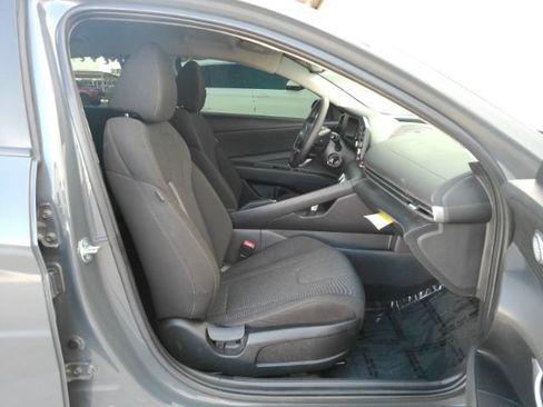Used 2026 Hyundai Elantra SE FWD image 19