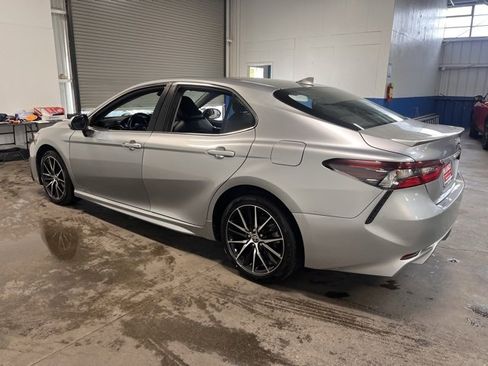 Used 2022 Toyota Camry SE image 5