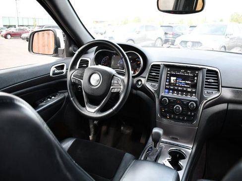 Used 2018 Jeep Grand Cherokee Altitude AWD/4WD image 18