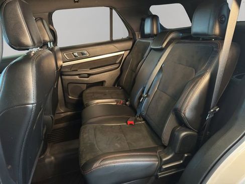 Used 2018 Ford Explorer XLT w/ Equipment Group 202A image 16