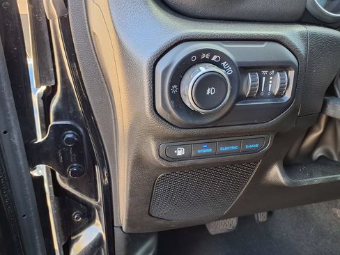 Used 2022 Jeep Wrangler Unlimited Sahara w/ Cold Weather Group AWD/4WD image 24