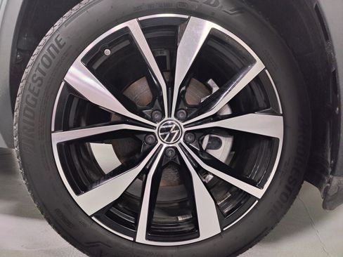 Used 2025 Volkswagen Atlas Cross Sport SEL Premium R-Line AWD/4WD image 9