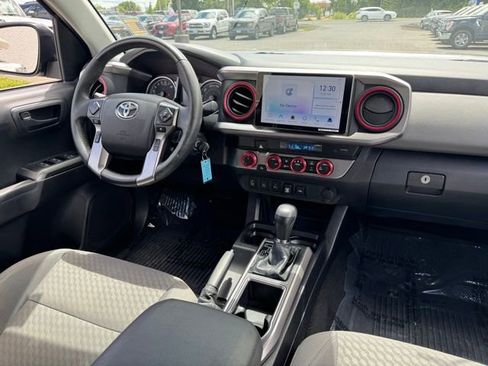 Used 2022 Toyota Tacoma SR5 AWD/4WD image 21
