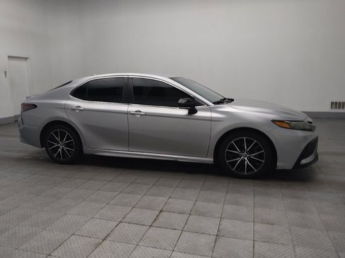 Used 2021 Toyota Camry SE FWD image 11