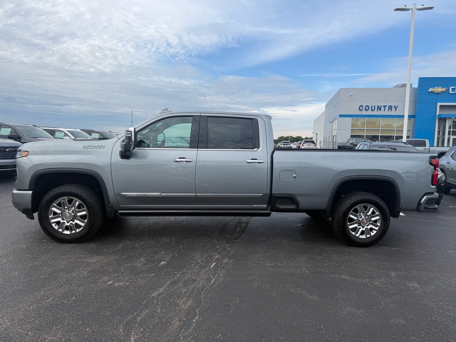 Used 2026 Chevrolet Silverado 3500 High Country w/ High Country Premium Package AWD/4WD image 3