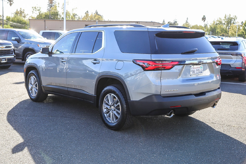 Certified 2023 Chevrolet Traverse LT FWD image 2