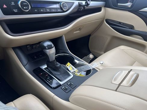 Used 2019 Toyota Highlander XLE image 37