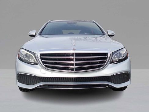 Used 2017 Mercedes-Benz E 400 4MATIC Wagon image 2