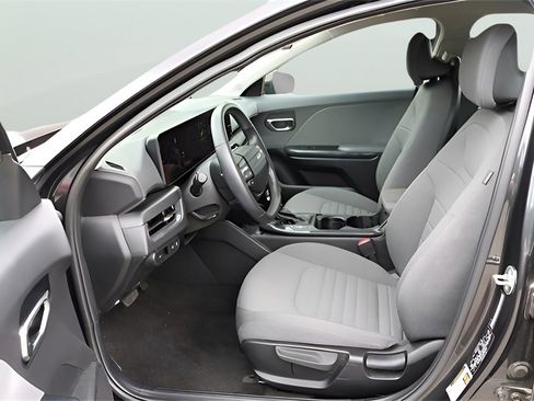 Used 2025 Kia K4 EX image 13