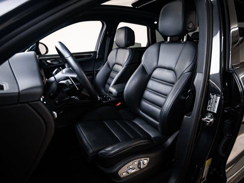 Certified 2026 Porsche Macan AWD/4WD image 5