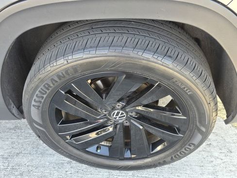 Used 2023 Volkswagen Atlas Cross Sport SE w/ Black Wheel Package image 9