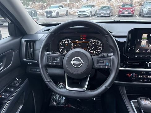 Used 2025 Nissan Pathfinder SL image 27